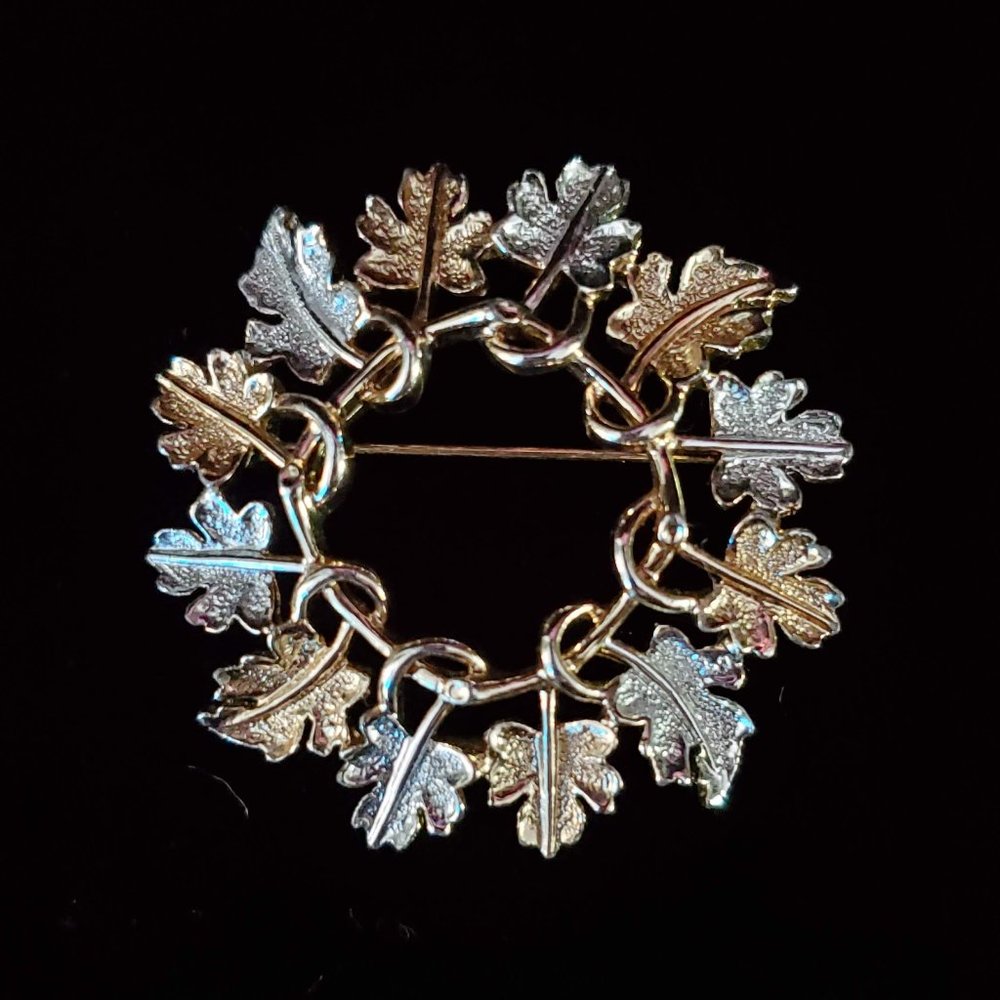 Vintage Sarah Coventry Garland Brooch Pin Two-Tone Leaf Wreath 1968